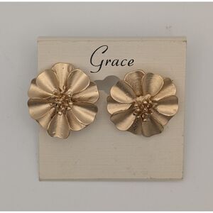 Vintage Grace Gold Tone Flower Earrings Floral Statement Costume Jewelry